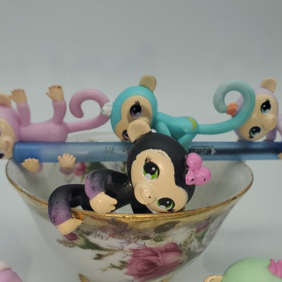 Wowed Fingerlings (non robotic) - Picture 3 of 4